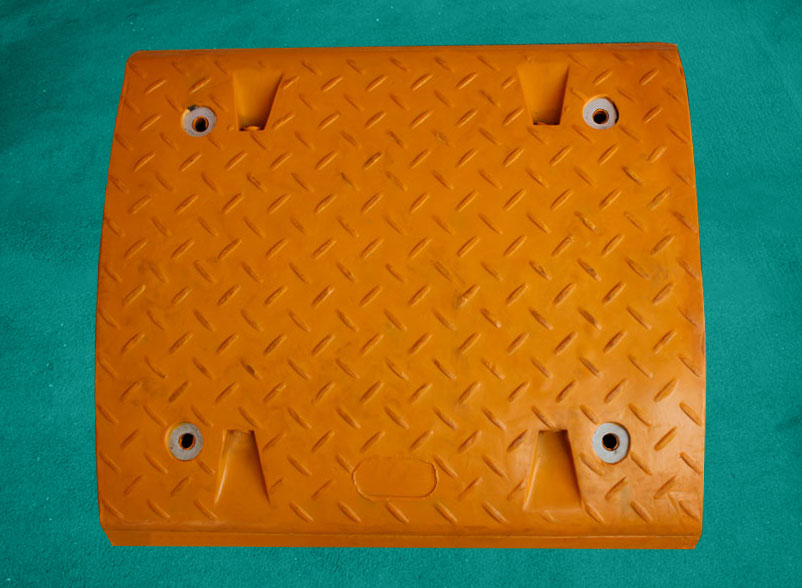 大車專用大圓弧橡膠減速帶結(jié)實耐用